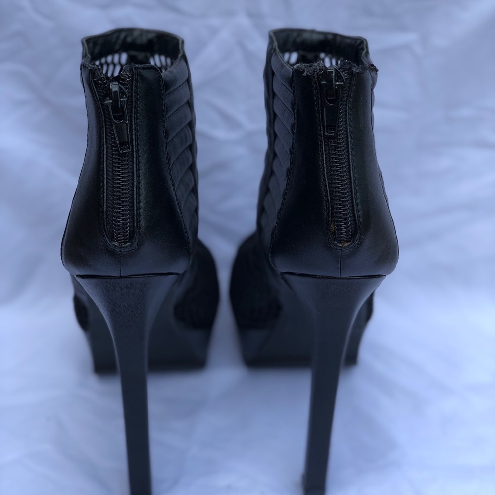Shoes - Picture 4 of 4